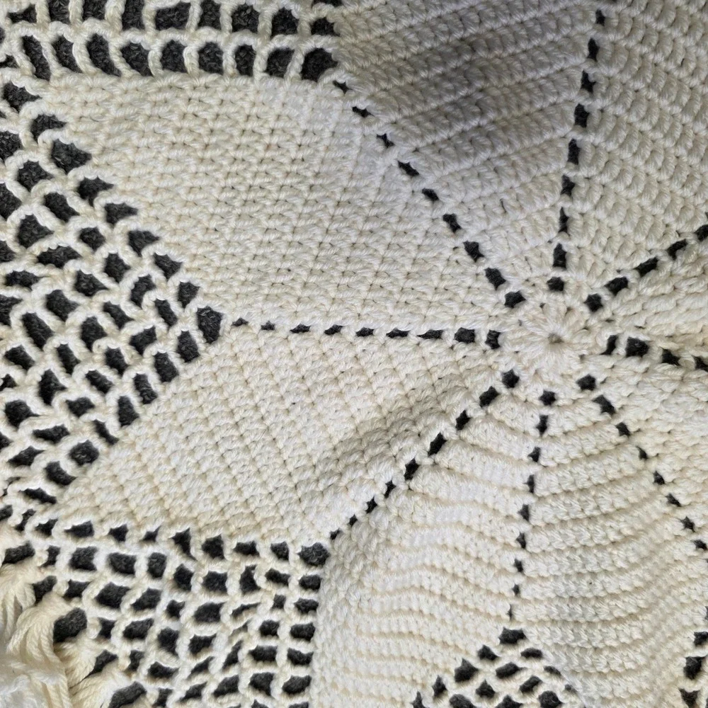 Vintage Handmade Crochet Star Doily Cream Fringe Table‎ Centerpiece Boho 24.25